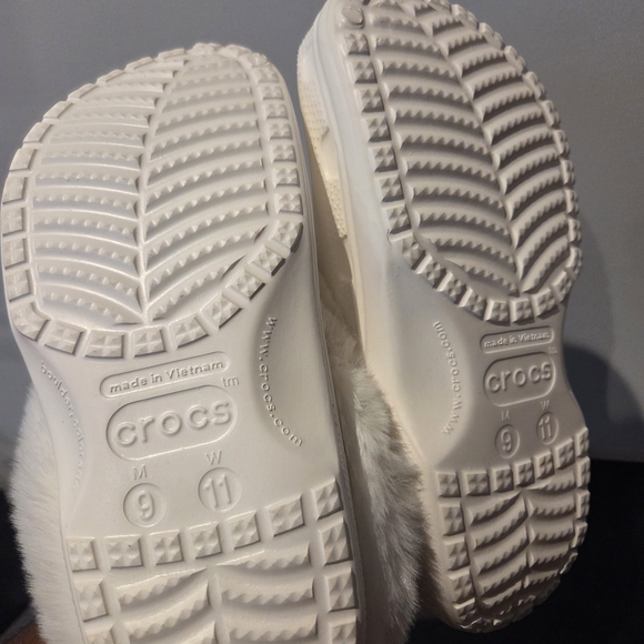 CROCS Slippers with Cream Faux Fur - Picture 5 of 5